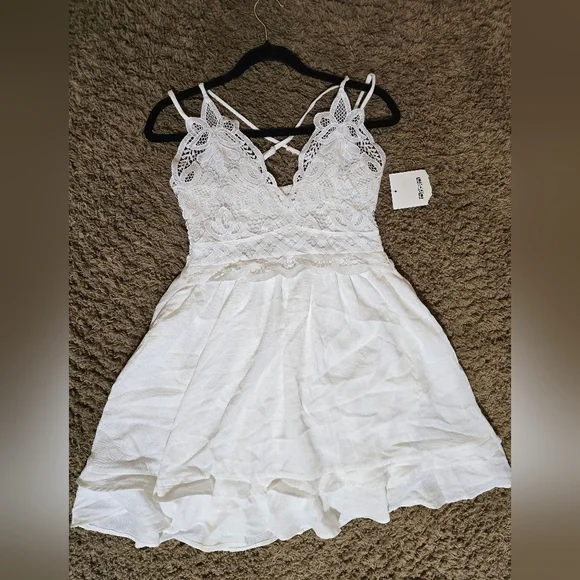 "Emerald Sundae" White Textured Dress. - Picture 5 of 16